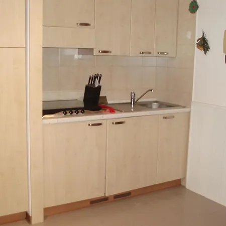 Enjoy A Charming Lateral Sea View Апартаменты Бибионе