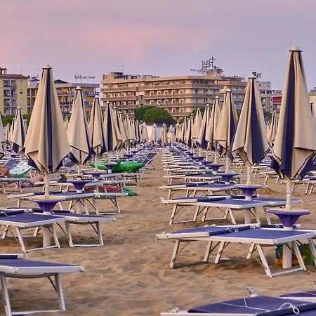 Enjoy A Charming Lateral Sea View Apartamento