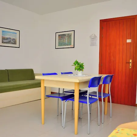 Enjoy A Charming Lateral Sea View Appartamento