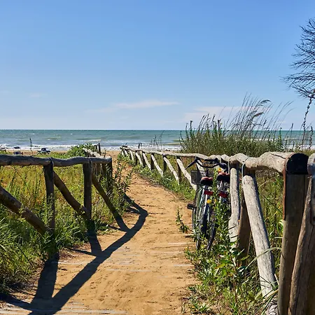 Enjoy A Charming Lateral Sea View Appartamento Bibione