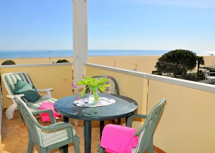 Enjoy A Charming Sea View *